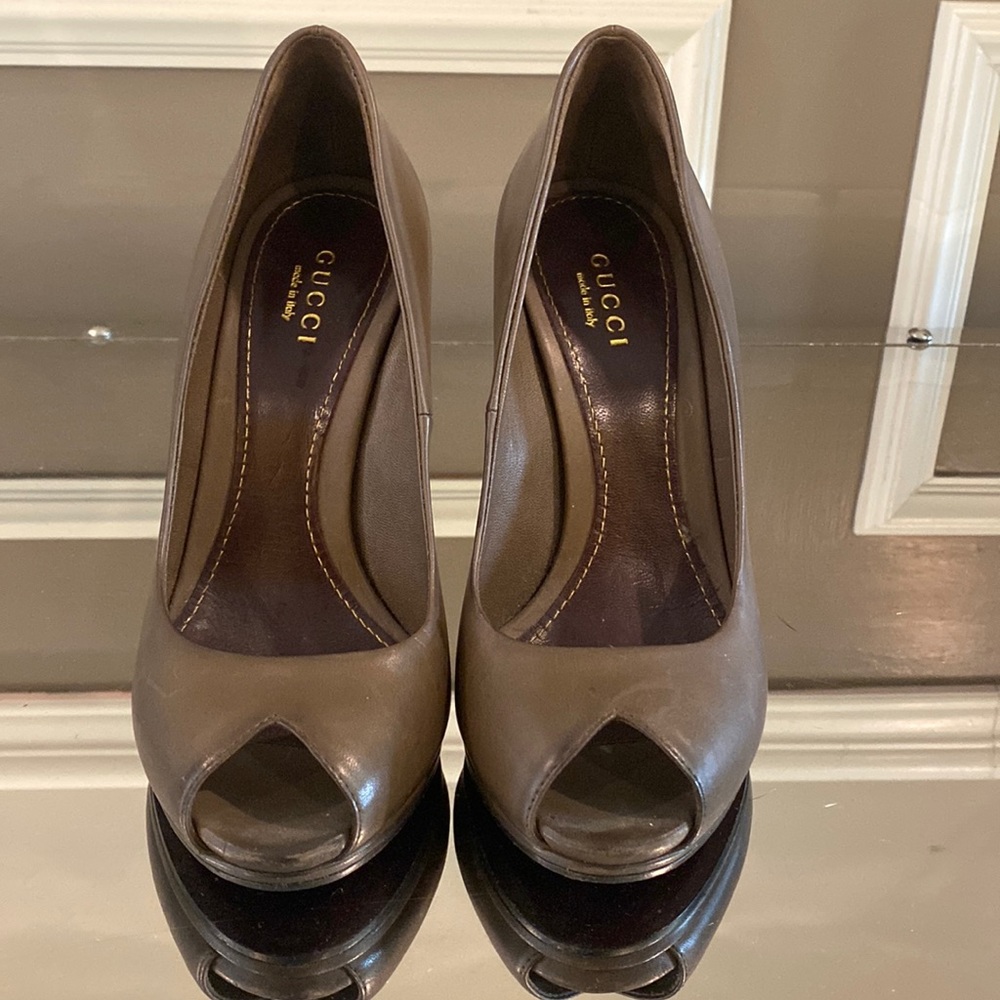 Gucci shoes - Size 5